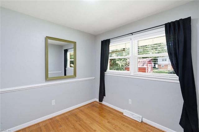 7 Indian Springs DR, Newport News, VA 23606