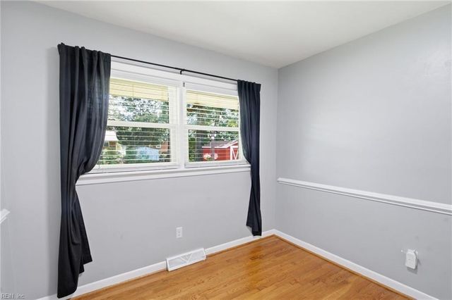 7 Indian Springs DR, Newport News, VA 23606