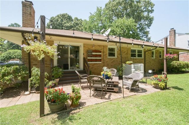 7 Indian Springs DR, Newport News, VA 23606