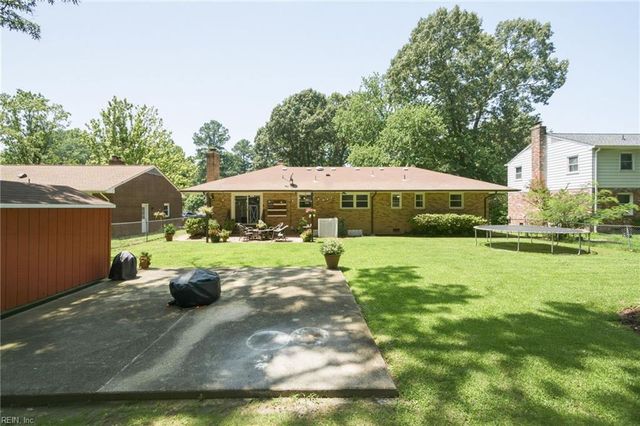7 Indian Springs DR, Newport News, VA 23606