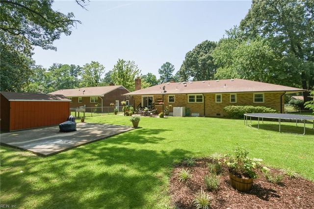 7 Indian Springs DR, Newport News, VA 23606