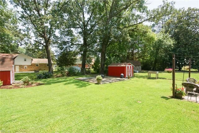 7 Indian Springs DR, Newport News, VA 23606