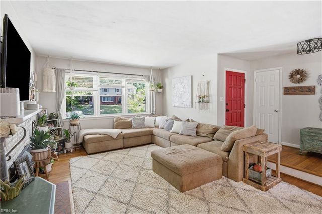 7 Indian Springs DR, Newport News, VA 23606