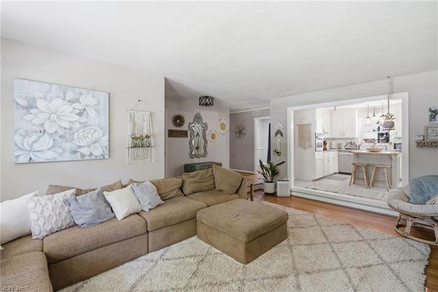 7 Indian Springs DR, Newport News, VA 23606
