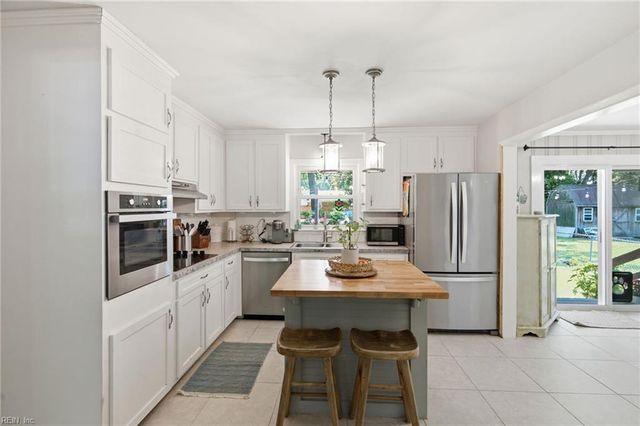 7 Indian Springs DR, Newport News, VA 23606