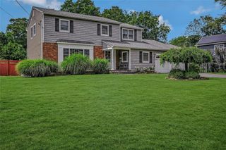 5 Whitman Court, Huntington, NY 11743