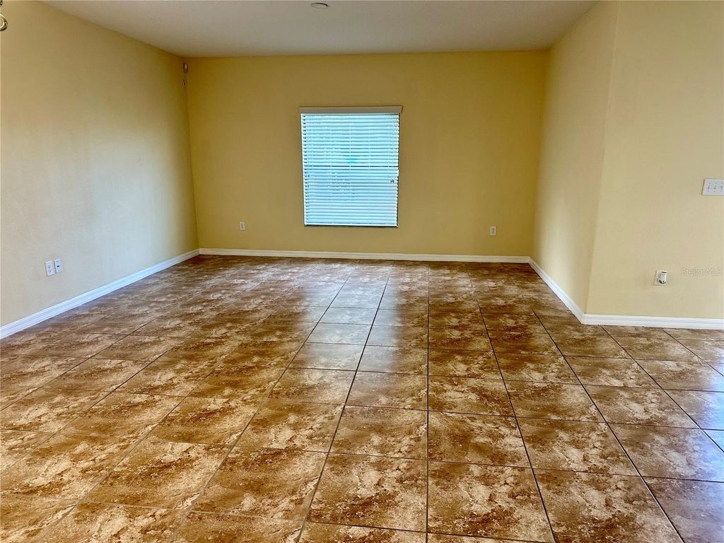 Image 6 of property listing at 9908 SPICE BUSH COURT, Tampa, FL 33647