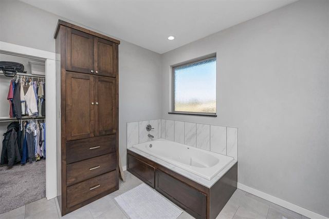 341 Mountain Ridge Pl, Lawton, OK 73507