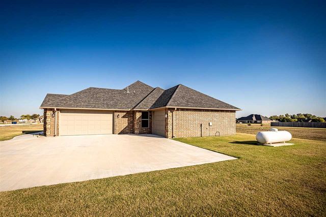 341 Mountain Ridge Pl, Lawton, OK 73507