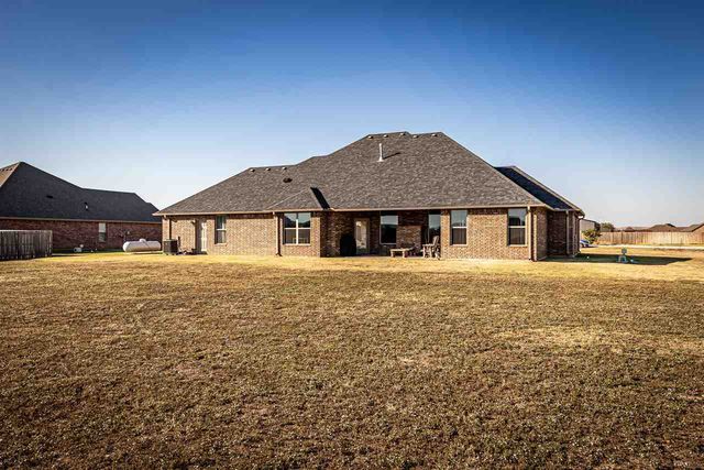 341 Mountain Ridge Pl, Lawton, OK 73507