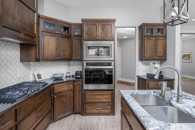 341 Mountain Ridge Pl, Lawton, OK 73507