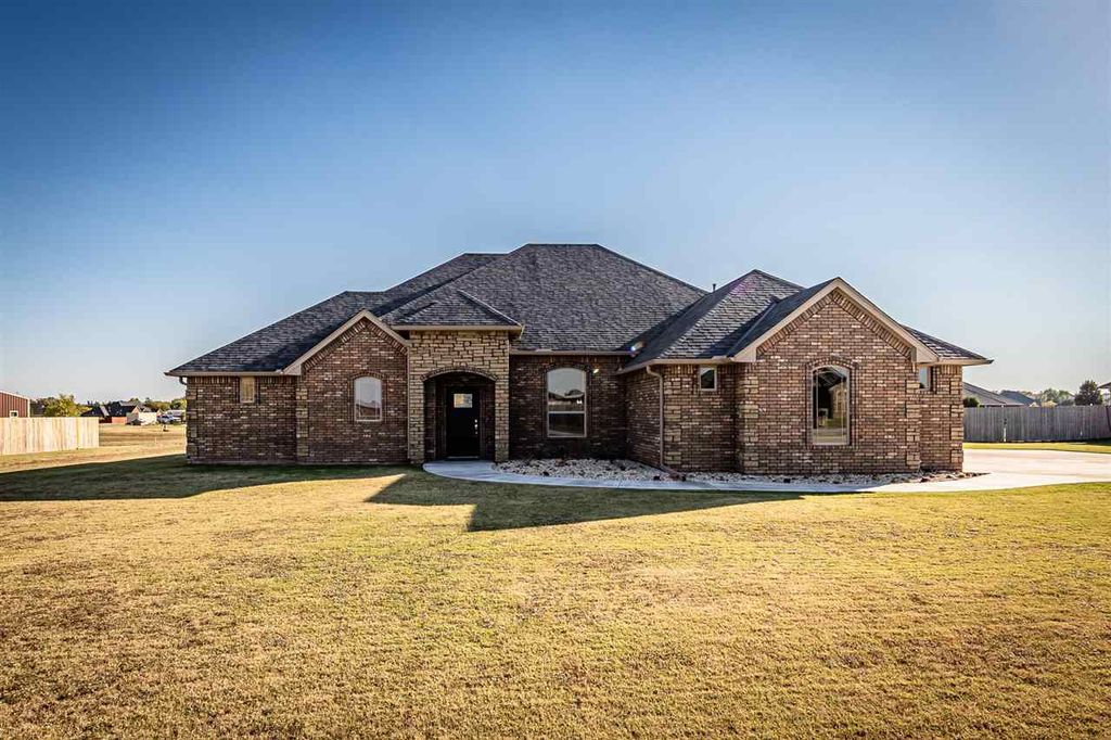 341 Mountain Ridge Pl, Lawton, OK 73507