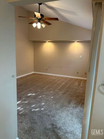 3105 Loveland Way, Bakersfield, CA 93309