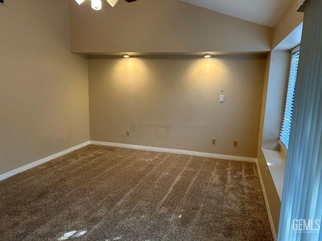 3105 Loveland Way, Bakersfield, CA 93309