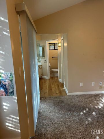 3105 Loveland Way, Bakersfield, CA 93309