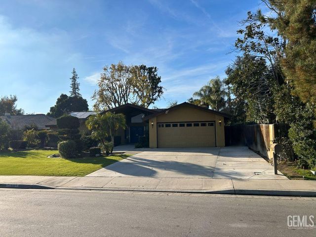 3105 Loveland Way, Bakersfield, CA 93309