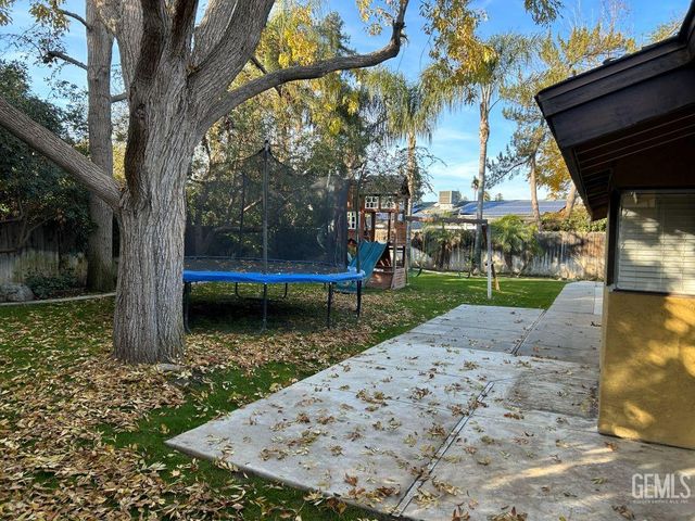 3105 Loveland Way, Bakersfield, CA 93309