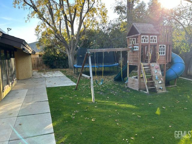 3105 Loveland Way, Bakersfield, CA 93309