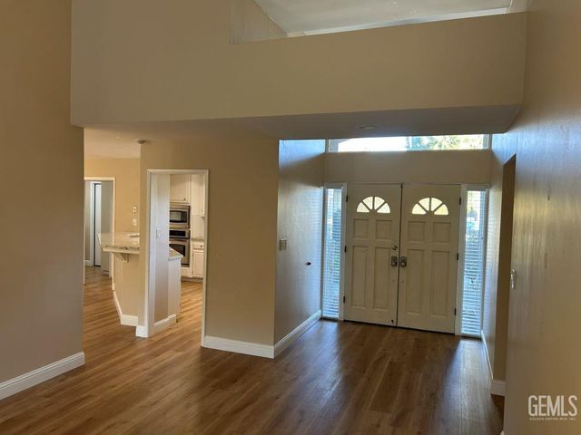 3105 Loveland Way, Bakersfield, CA 93309