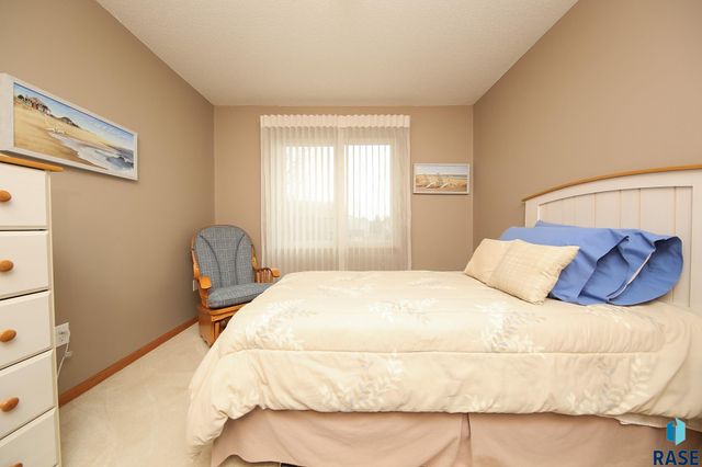 3300 W Miles Pl Place 201, Sioux Falls, SD 57108