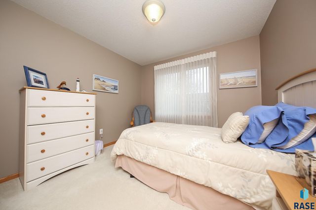 3300 W Miles Pl Place 201, Sioux Falls, SD 57108