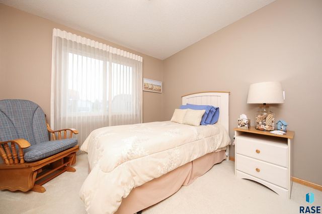 3300 W Miles Pl Place 201, Sioux Falls, SD 57108