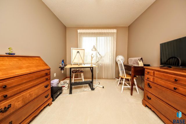 3300 W Miles Pl Place 201, Sioux Falls, SD 57108