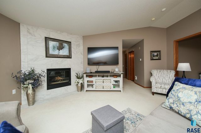 3300 W Miles Pl Place 201, Sioux Falls, SD 57108