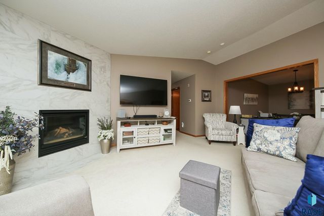 3300 W Miles Pl Place 201, Sioux Falls, SD 57108