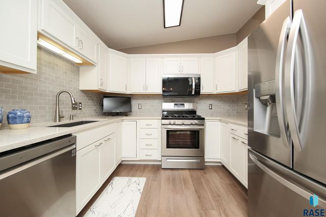 3300 W Miles Pl Place 201, Sioux Falls, SD 57108