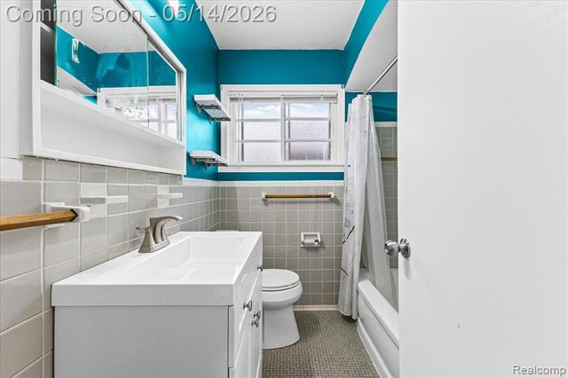 8435 Nightingale Street, Dearborn Heights, MI 48127