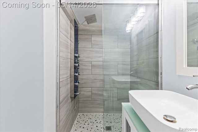 8435 Nightingale Street, Dearborn Heights, MI 48127