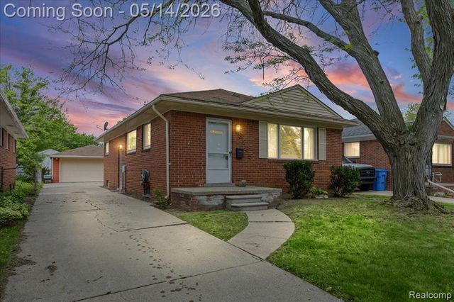 8435 Nightingale Street, Dearborn Heights, MI 48127