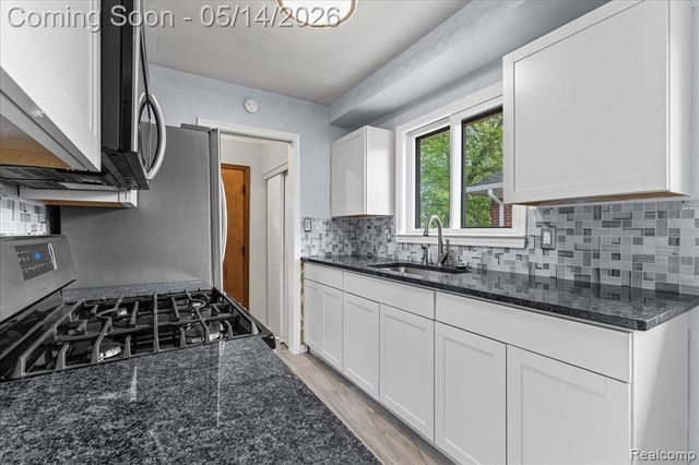 8435 Nightingale Street, Dearborn Heights, MI 48127