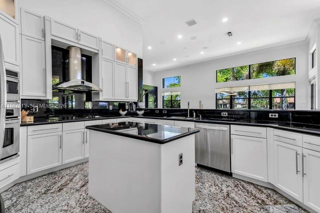 15127 SW 40th St, Davie, FL 33331