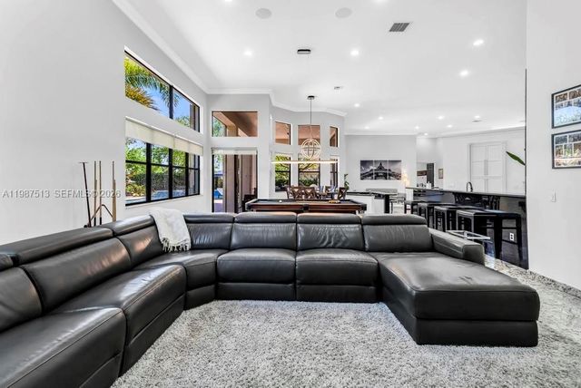 15127 SW 40th St, Davie, FL 33331