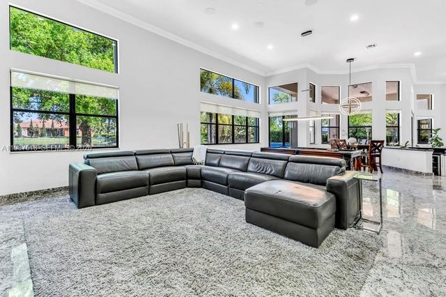 15127 SW 40th St, Davie, FL 33331