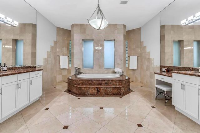 15127 SW 40th St, Davie, FL 33331