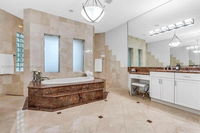 15127 SW 40th St, Davie, FL 33331