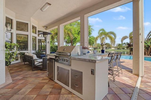 15127 SW 40th St, Davie, FL 33331