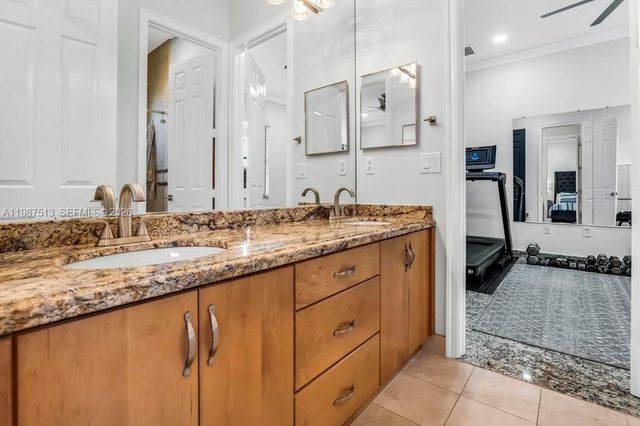 15127 SW 40th St, Davie, FL 33331