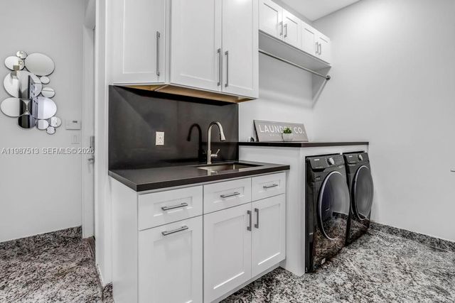 15127 SW 40th St, Davie, FL 33331