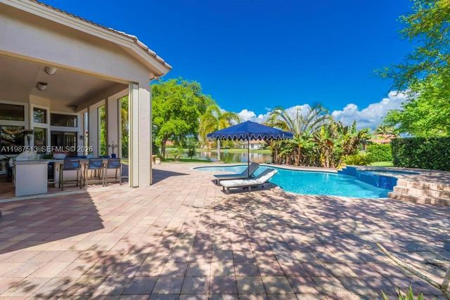 15127 SW 40th St, Davie, FL 33331