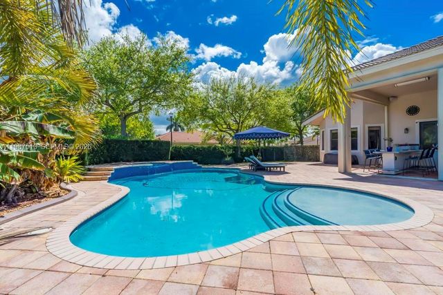 15127 SW 40th St, Davie, FL 33331