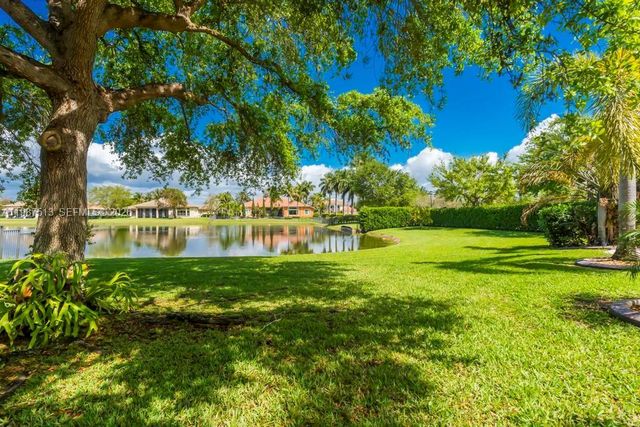 15127 SW 40th St, Davie, FL 33331