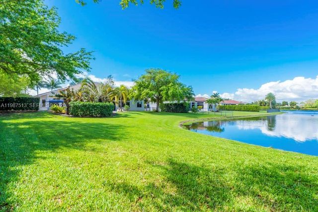 15127 SW 40th St, Davie, FL 33331