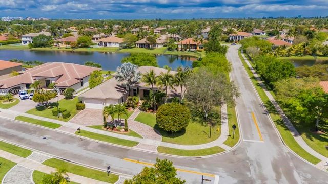 15127 SW 40th St, Davie, FL 33331