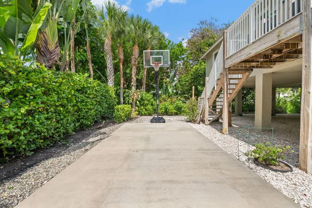 1790 NE MANGO Terrace, Jensen Beach, FL 34957