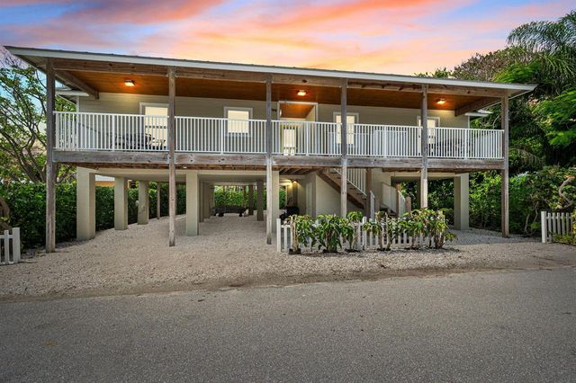 1790 NE MANGO Terrace, Jensen Beach, FL 34957