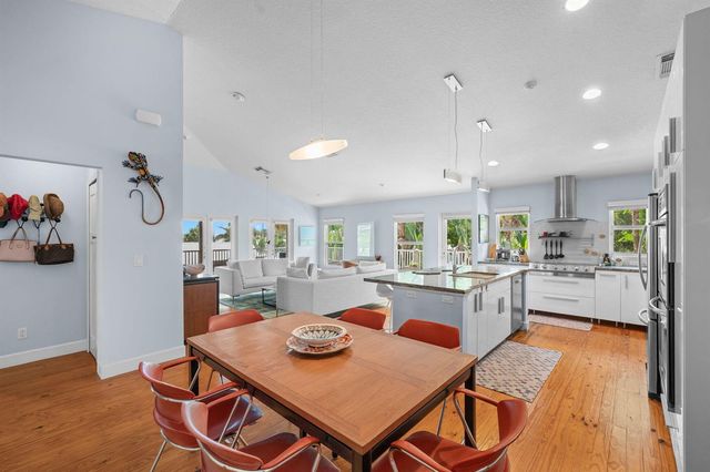 1790 NE MANGO Terrace, Jensen Beach, FL 34957